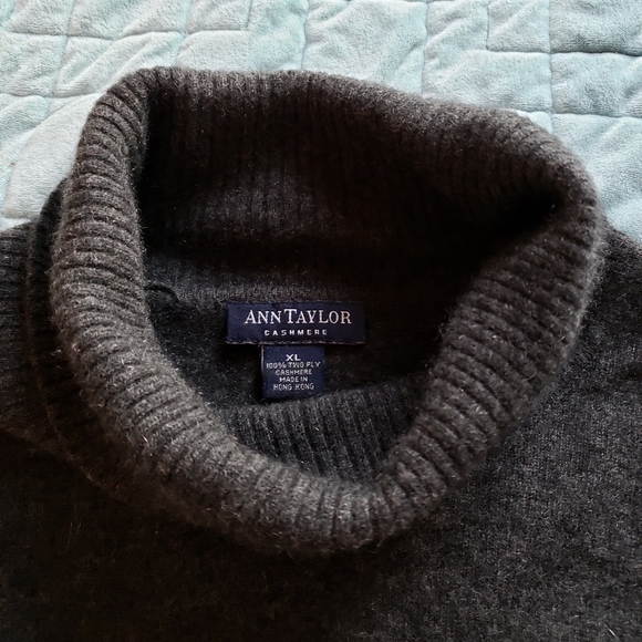 100% Cashmere Sweater - Picture 3 of 3